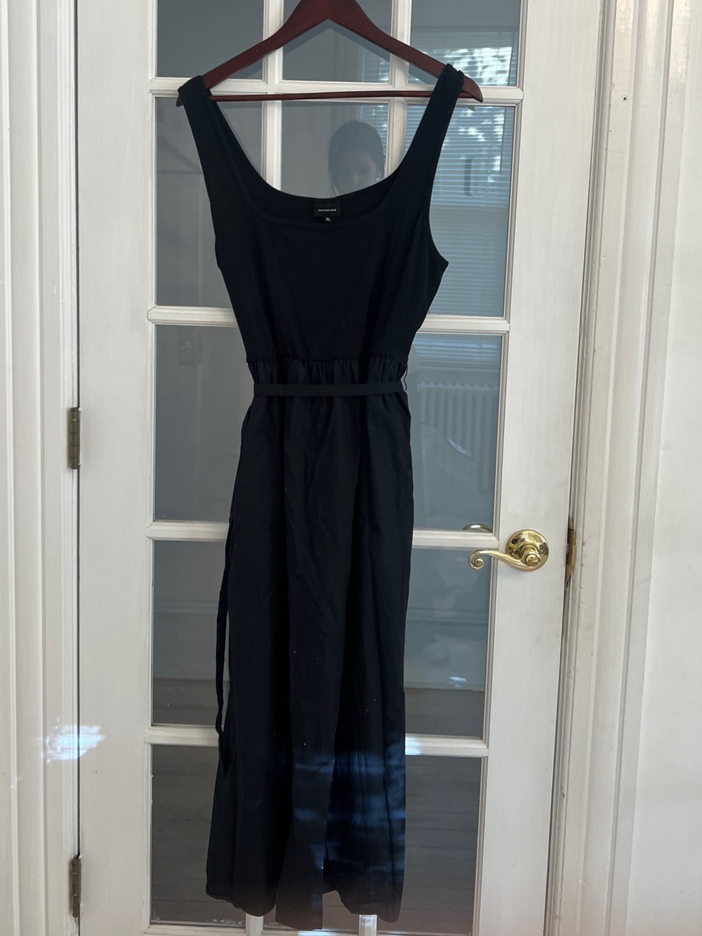 WHO WHAT WEAR Women's Black Ribbed Scoop Neck Sleeveless Tie Waist Maxi Dress